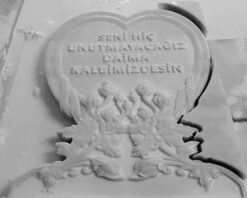 Kalp Şeklinde Cnc 3D Lale Çiçek İşlemeli Mezar Taşı